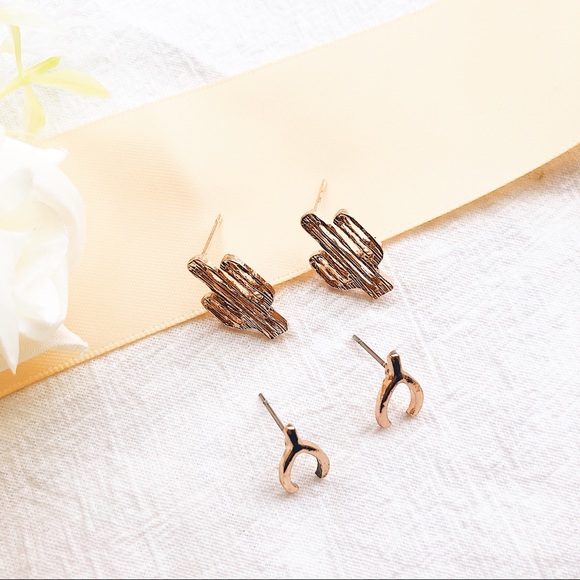 Free People Jewelry - HP🌟Cactus and Wish Bone Stud Earrings